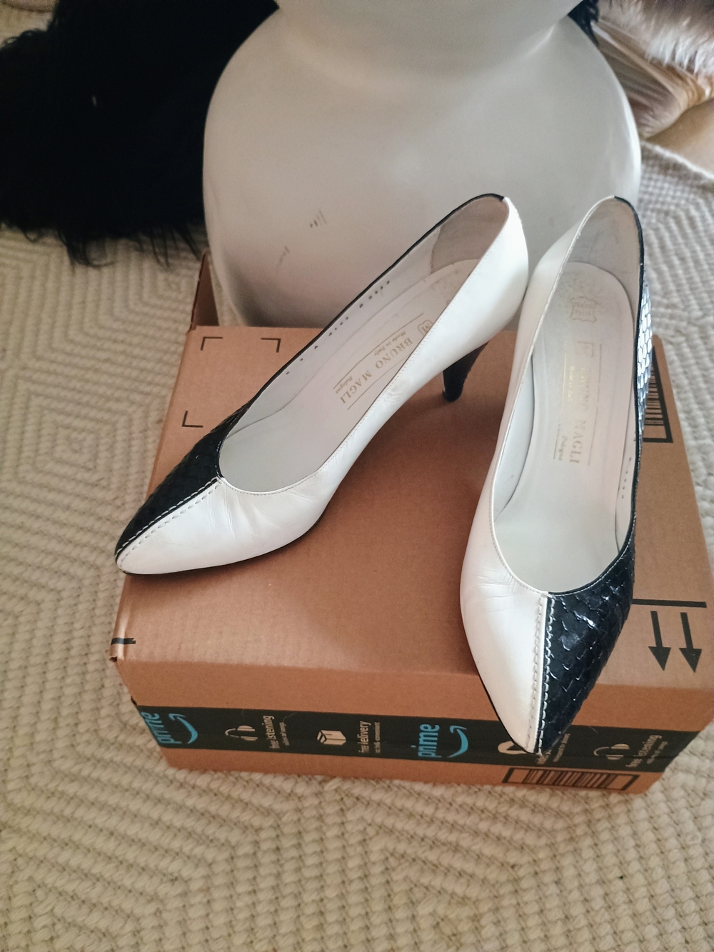 Bruno Magli Snake Skin White and Black Pointed-Toe Women's Vintage Pumps Size 8